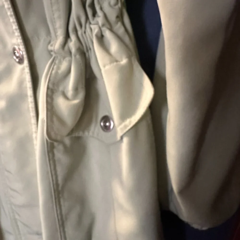 Green, Raincoat, Trenchcoat - Picture 10 of 12